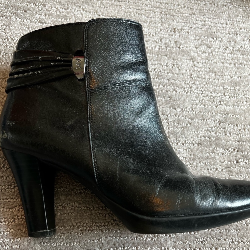 Anne Klein leather boots booties ankle black heel pump closed toe 7.5 - Picture 4 of 6